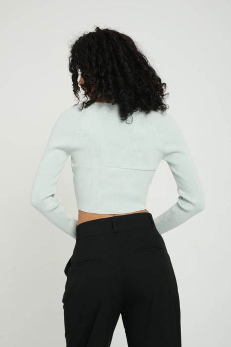 Scoop Neck Accessoriserad Kort Cardigan med Utskärning i Bakdelen - Image 4