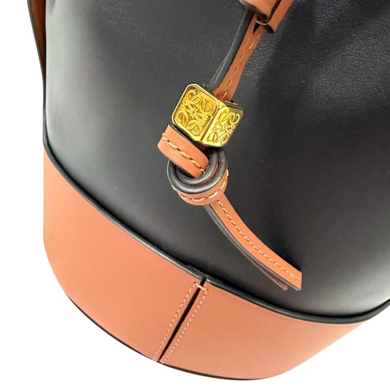 Loewe Small Balloon Bucket Bag in zwart en bruin leer - Image 6