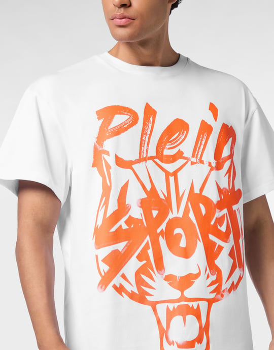 Rundhalsad t-shirt med sportmotiv - Image 3