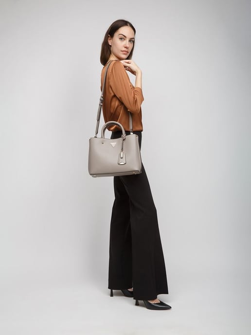 Guess Schoudertas Donker Taupe - Image 5