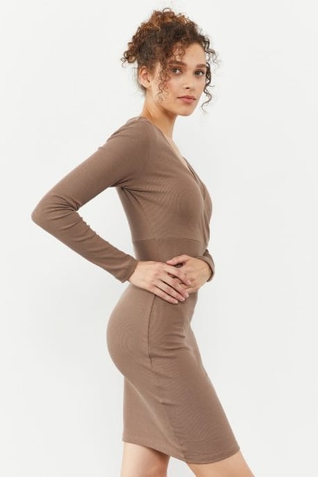 Ribbad Bodycon Midi Klänning med V-ringning - Image 1