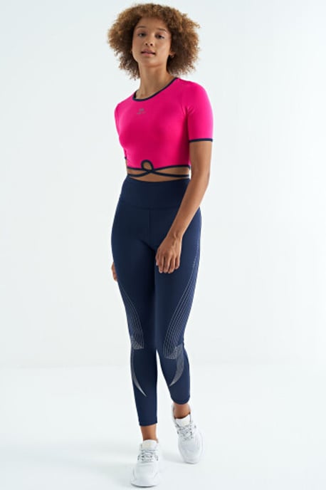 Elastisk Croppad T-Shirt med Rund Halsringning - Image 5