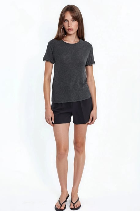 Accessoire Gedetailleerd Crew Neck T-shirt - Image 5