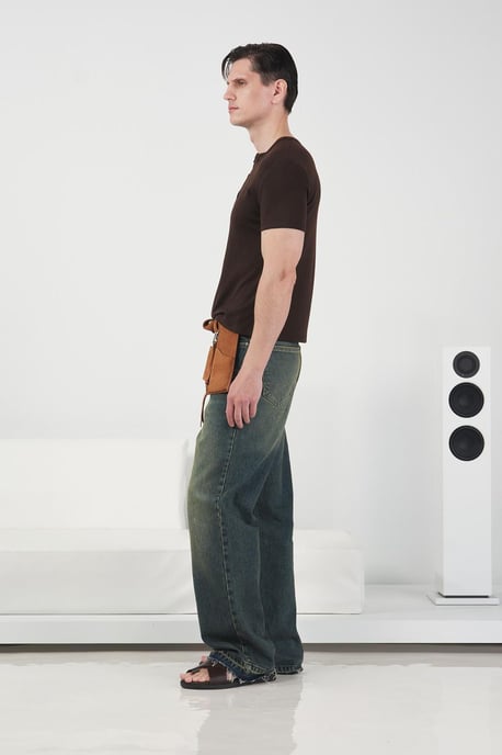 Slim Fit Crew Neck T-shirt i Bomull med Knappar - Image 3