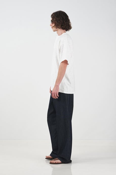 T-shirt med rund halsringning och knapppdetalj - Image 4