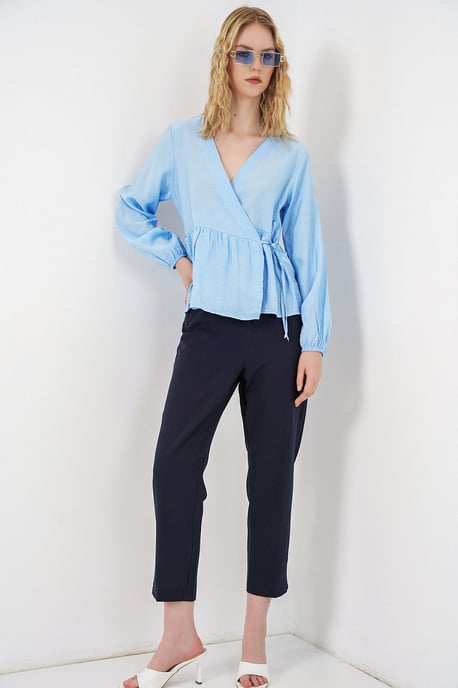 V-hals Blouse met Strikdetails in Crepe - Image 2