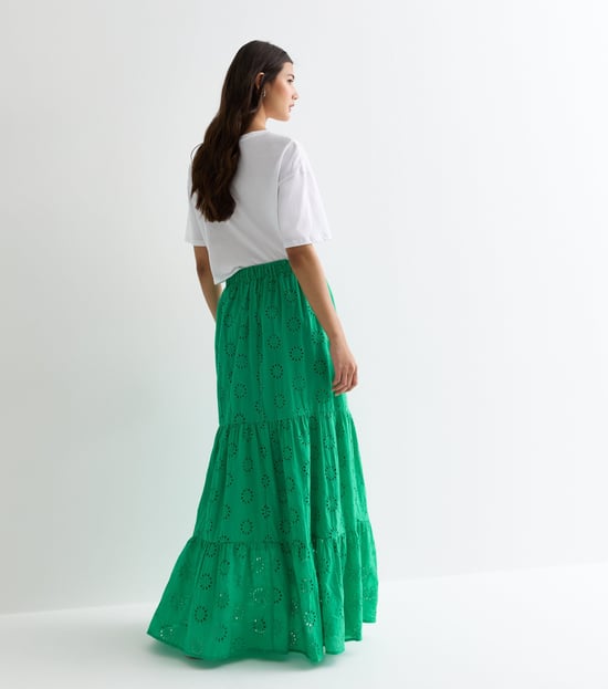 Grön, lång kjol med spets och broderier (NEW LOOK) - Image 3