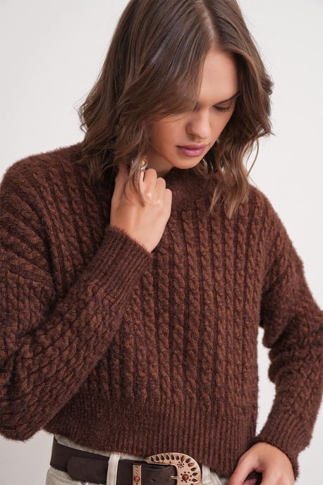Cable Knit Pattern Crop Sweater - Image 3