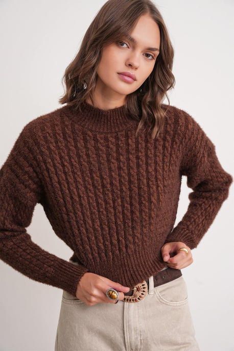 Cable Knit Pattern Crop Sweater - Image 4