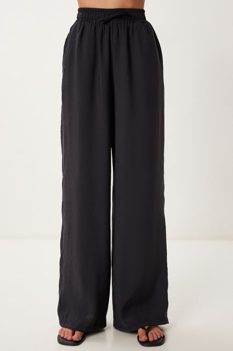 V-Neck Sleeveless Two-Piece Coord Set with Wide Leg Pants - Image 4
