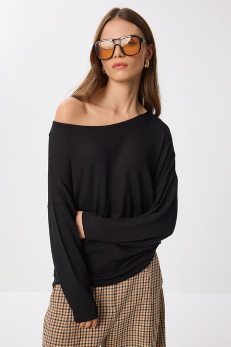 Off Shoulder Drapad Blus - Image 2