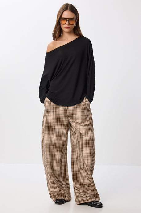 Off Shoulder Drapad Blus - Image 3