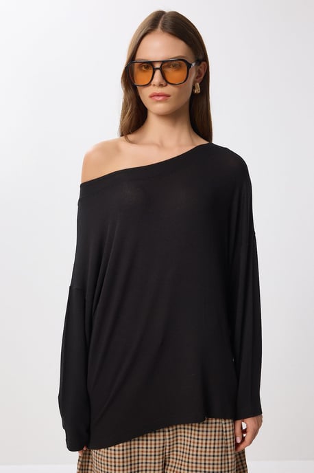 Off Shoulder Drapad Blus - Image 4