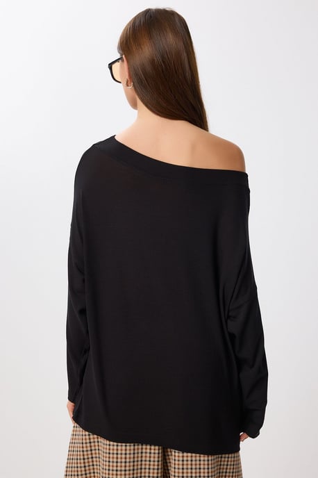 Off Shoulder Drapad Blus - Image 6