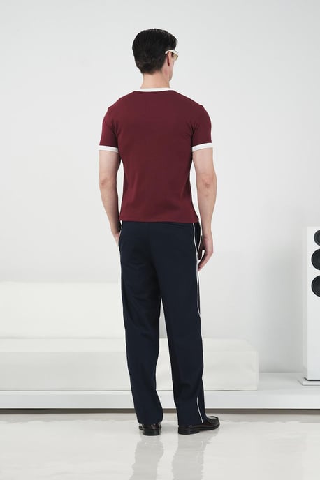 Slim Fit T-shirt med rund hals och kontrastband - Image 3