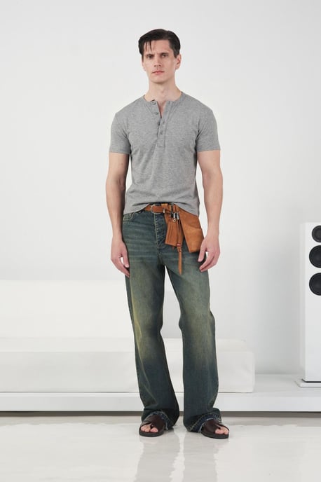 Slim Fit Rundhalsad Knappad T-shirt - Image 2