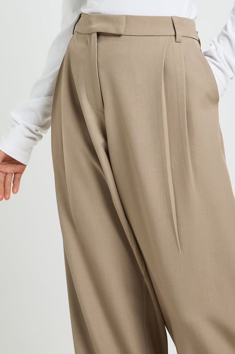 Petite Boohoo Basics Tailored Wide Leg Trouser - Image 4