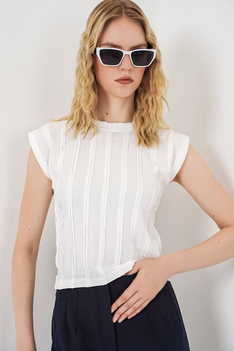Texturerad Ribbad Blus med Drapering - Image 1