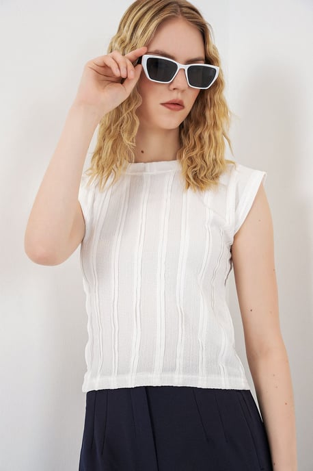 Texturerad Ribbad Blus med Drapering - Image 3