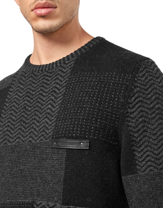 Pullover Round Neck Crest - Image 4