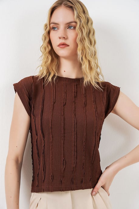 Texturerad Ribbad Blus med Dragsko - Image 3