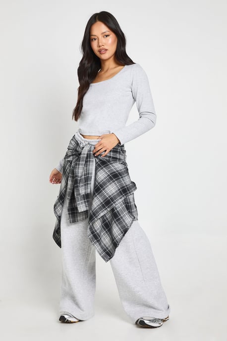 Petite Scoop Neck Long Sleeve Top And Straight Leg Jogger Tracksuit - Image 4