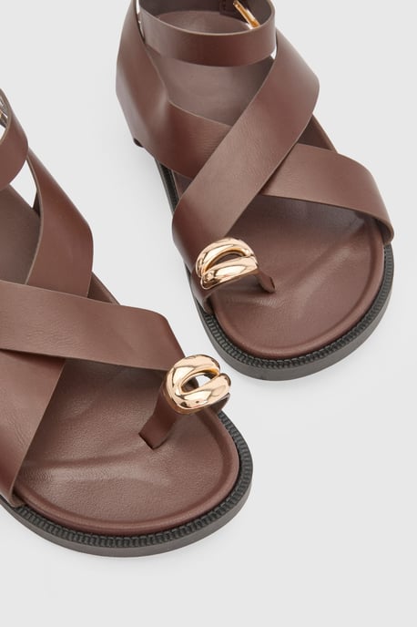 Cross Over Hardware Detail Sandals - Image 4