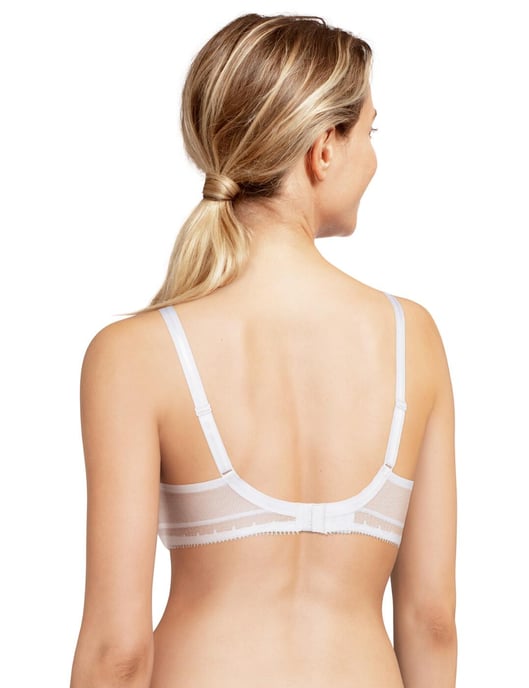C15F70 Chantelle Day to Night Plunge Spacer Bra - Image 2