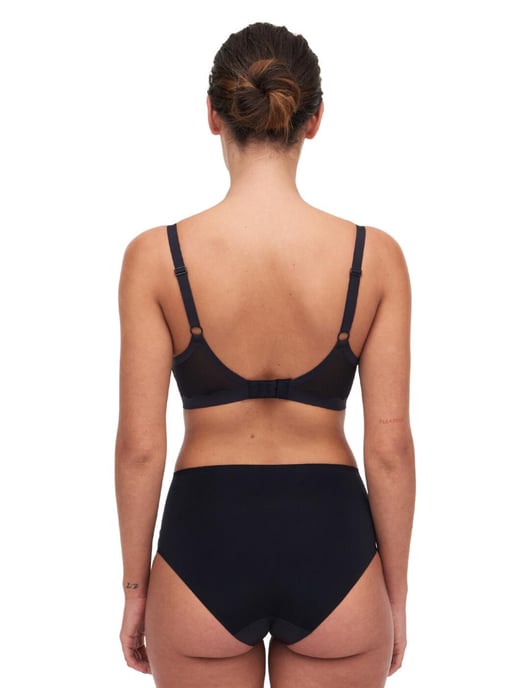 C10M10 Chantelle Pure Light Moulded Bra - Image 6