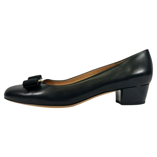 Ferragamo Vara Bow 30 Pumps in Black Calf Leather - Image 4