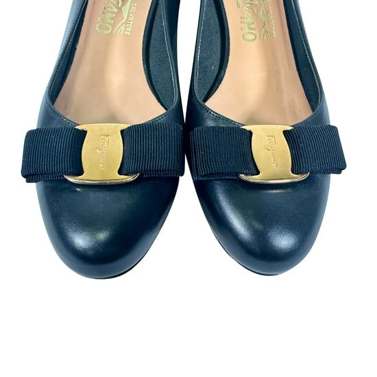 Ferragamo Vara Bow 30 Pumps in Black Calf Leather - Image 5