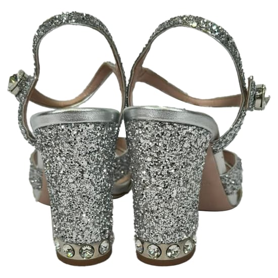 Miu Miu Kristalversierde Leren Sandalen in Zilveren Glitters - Image 3