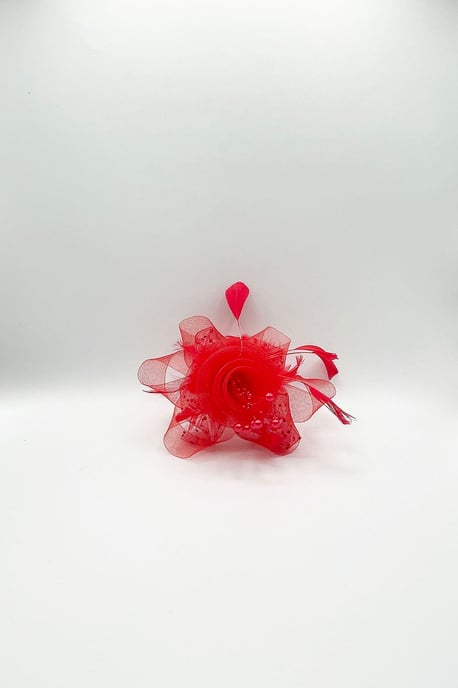 Rosette Faux Pearl & Polka Veil Feather Fascinator in Red - Image 2