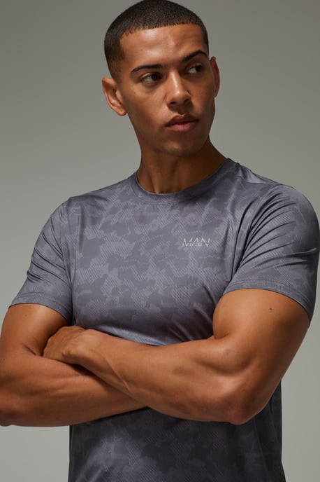 Man Active Geo Camo T-shirt and Short Set - Image 3