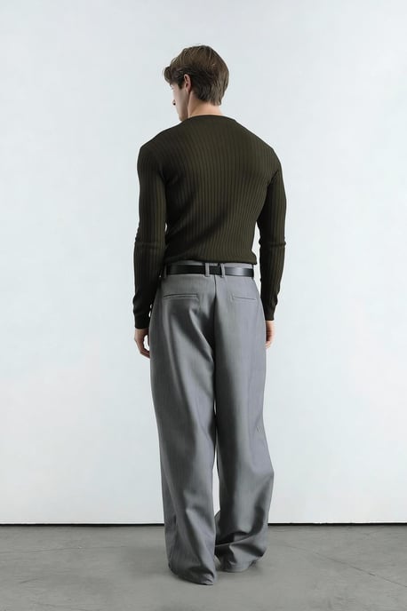 Slim Fit Knapplångärmad T-shirt - Image 3