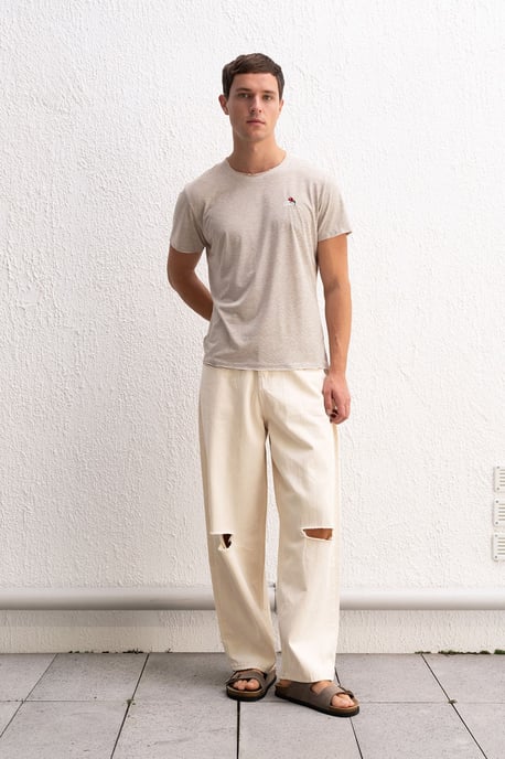 Randig rundhalsad t-shirt med broderi - Image 3