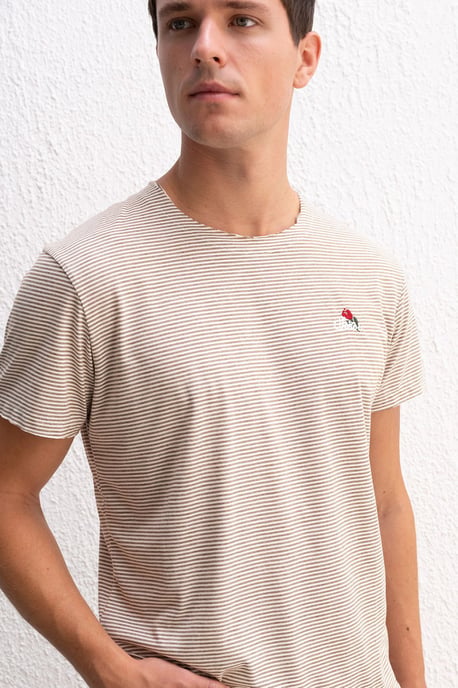Randig rundhalsad t-shirt med broderi - Image 4