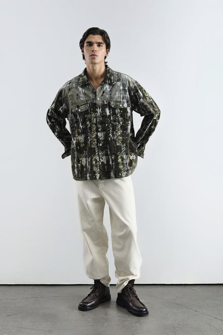 Texturerad rutigt oversized skjorta med ficka - Image 1