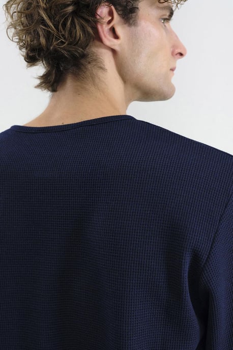 Långärmad t-shirt med knappkrage - Image 5