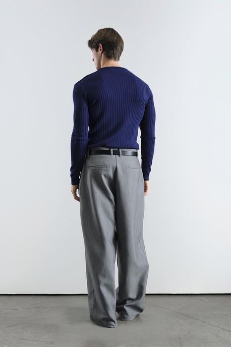 Slim Fit Knapplångärmad T-shirt - Image 2