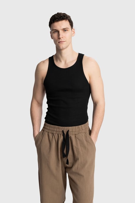 Tajt ärmlös U-hals T-shirt - Image 1