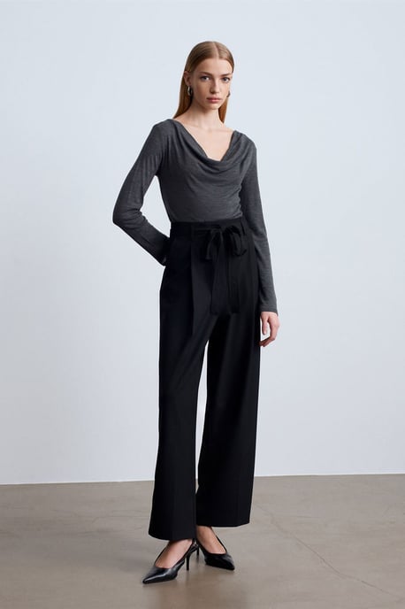 Tajta Ullstickade Blus med Cowl Neck - Image 4