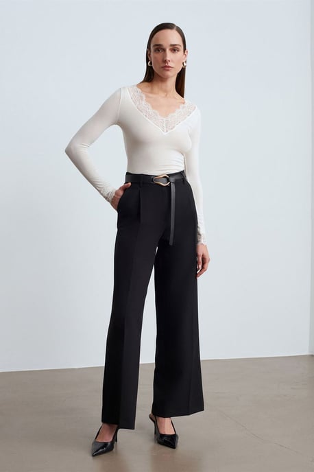 Slim Fit V-Hals Kanten Blouse - Image 4