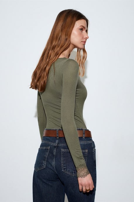 Slim Fit V-Hals Kant Blouse - Image 2