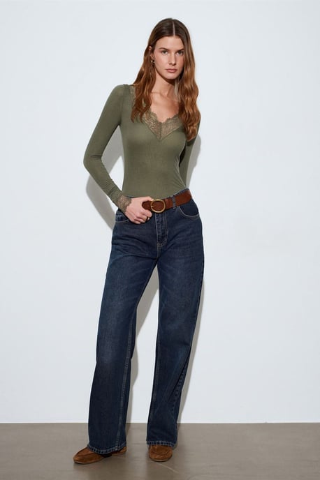 Slim Fit V-Hals Kant Blouse - Image 4