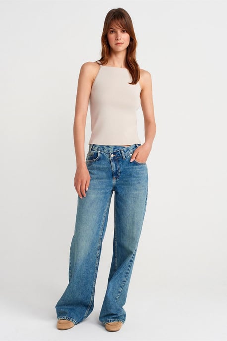 Slim Fit Halter Knit Blouse With Bow Detail - Image 4