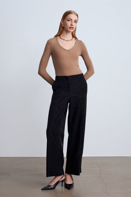 Slim Fit V-Neck Long Sleeve Top - Image 4