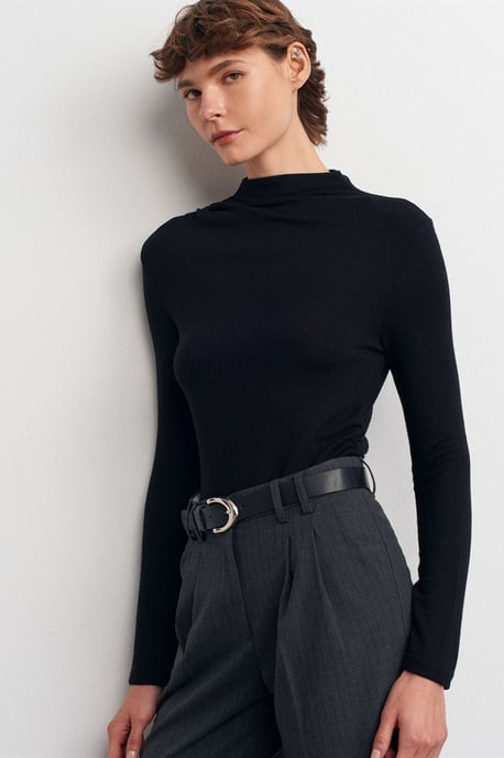 Ribbad Slim-Fit Halvpolokrage Blus - Image 1