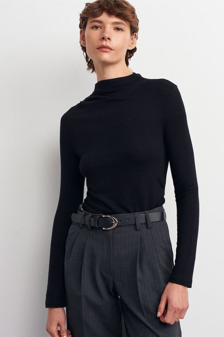 Ribbad Slim-Fit Halvpolokrage Blus - Image 3