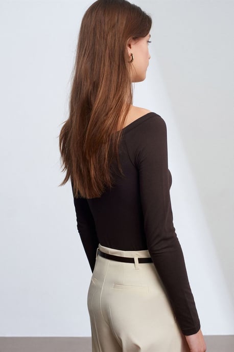 Slim-fit Bootuit Top - Image 2